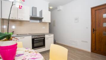 Apartment, Multiple Beds | Private kitchen