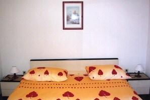 Apartment, 2 Doppelbetten | Kostenloses WLAN, Bettwäsche