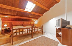 Apartment, Multiple Beds