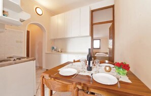 Apartment, Multiple Beds | Private kitchen