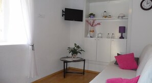 Apartment, 1 Doppelbett und Schlafsofa | Wohnzimmer | Fernseher