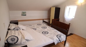 Apartment, 1 Double Bed with Sofa bed | Private kitchen | Stovetop, cookware/dishes/utensils