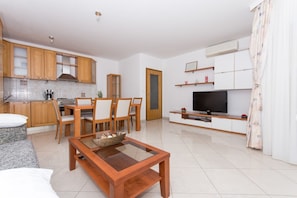 Apartment, Multiple Beds | Living room | TV, table tennis