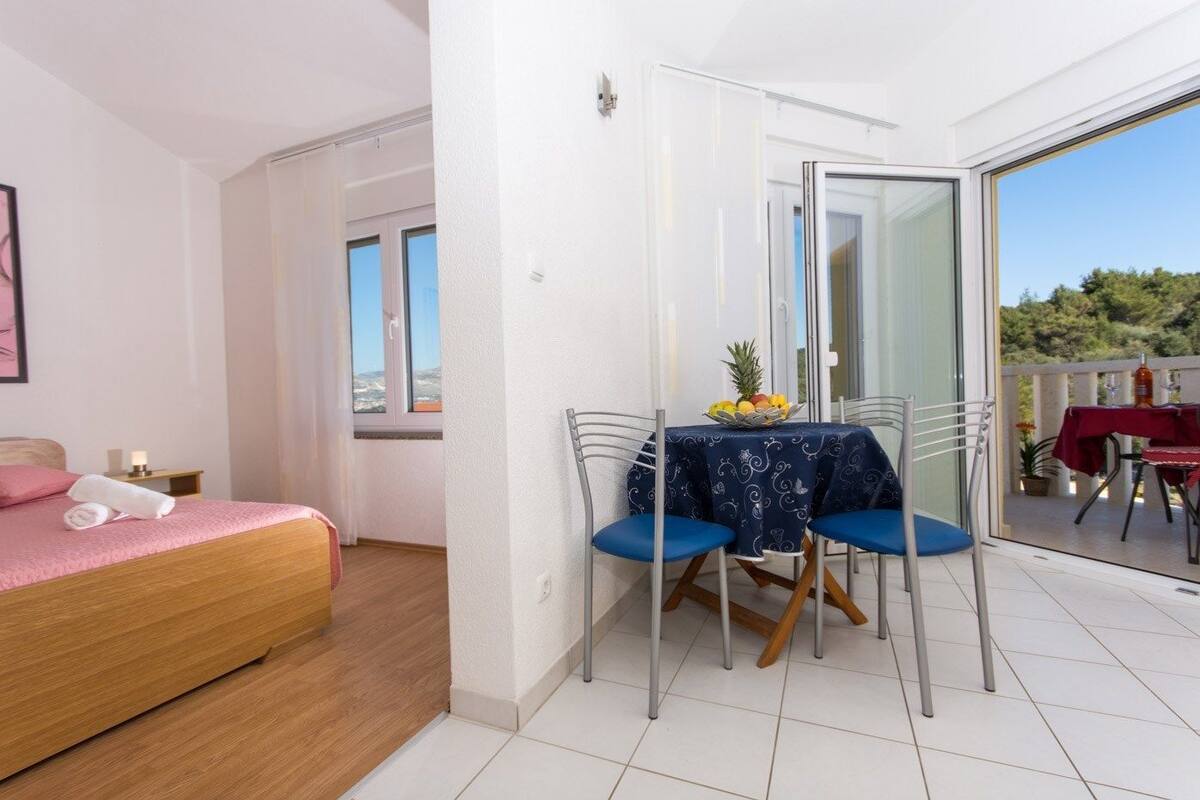 Apartment, 1 Double Bed | Free cots/infant beds, free WiFi, bed sheets