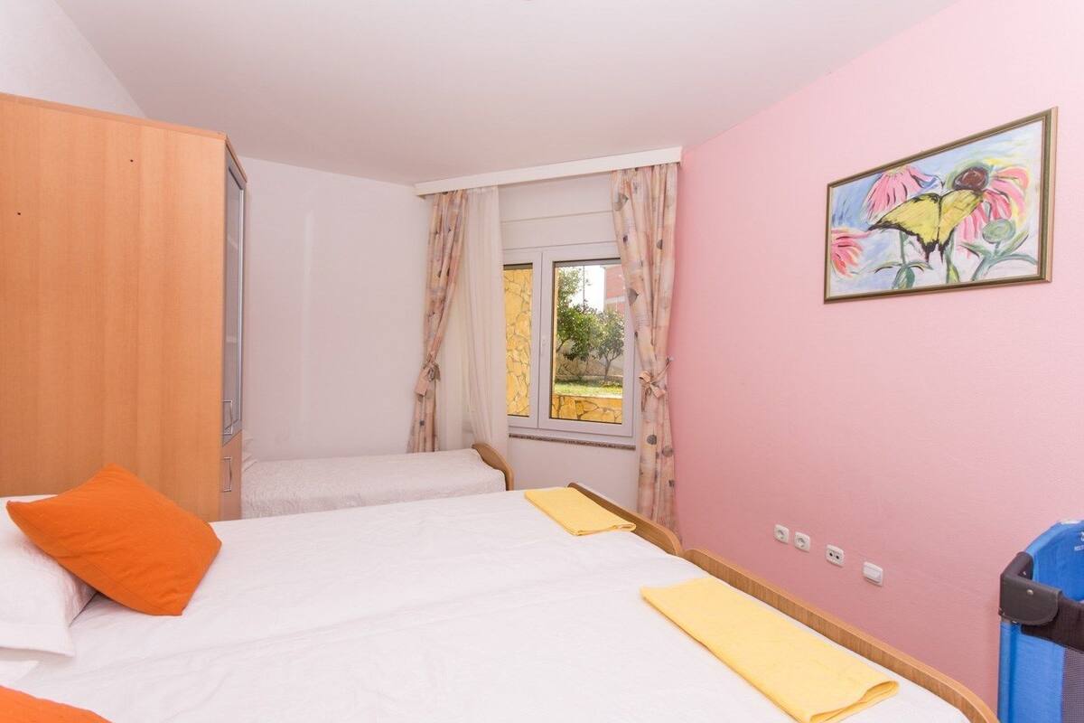 Apartment, Multiple Beds