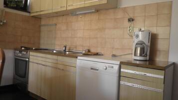 Apartment, Multiple Beds | Private kitchen | Oven, stovetop, dishwasher, cookware/dishes/utensils