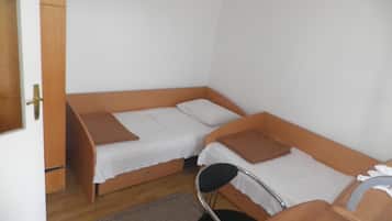 Apartment, Multiple Beds | Private kitchen | Oven, stovetop, dishwasher, cookware/dishes/utensils