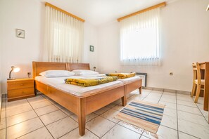 Apartment, Mehrere Betten | Kostenloses WLAN, Bettwäsche