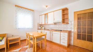 Apartment, Multiple Beds | Private kitchen | Stovetop, dishwasher, cookware/dishes/utensils