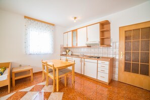 Apartment, Mehrere Betten | Eigene Küche | Herdplatte, Geschirrspüler, Kochgeschirr/Geschirr/Besteck