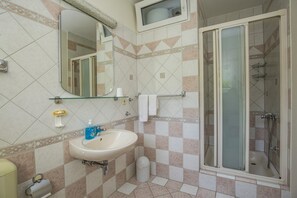 Villa, Multiple Beds | Bathroom | Shower, deep soaking tub