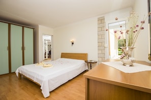 Villa, Multiple Beds | Private kitchen | Oven, stovetop, dishwasher, cookware/dishes/utensils