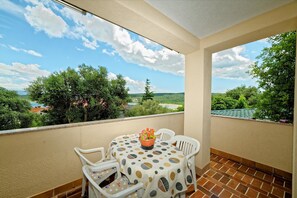 Apartment, Mehrere Betten | Balkon
