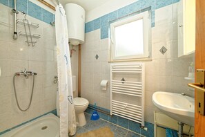 Apartment, Multiple Beds | Bathroom