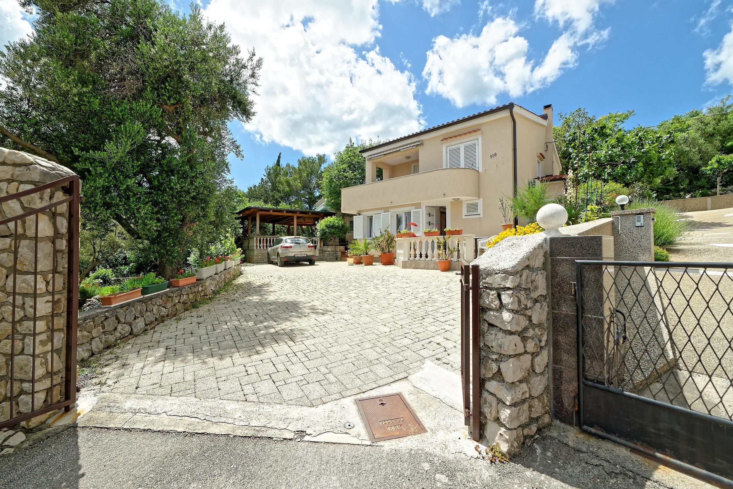 المنشأة من الخارج