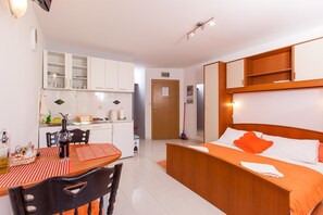 Apartment, 1 Double Bed | Free WiFi, bed sheets