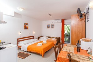 Apartment, Multiple Beds