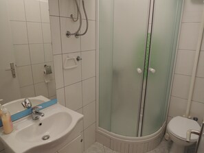 Apartment, Multiple Beds | Bathroom