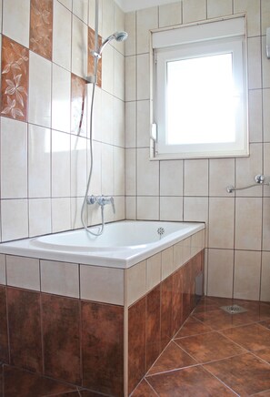 Apartment, Multiple Beds | Bathroom