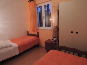 Departamento, varias camas | Cocina privada | Refrigerador, microondas, horno y lavavajillas 