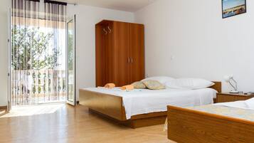 Apartment, Multiple Beds | Free WiFi, bed sheets