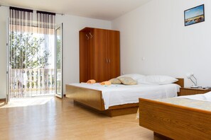 Free WiFi, bed sheets - Apartments Stosic (Razanac)