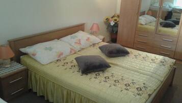 Apartment, 2 Double Beds | Private kitchen | Fridge, microwave, stovetop, coffee/tea maker