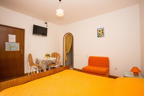 Free WiFi, bed sheets - Apartments Marie (Rab)