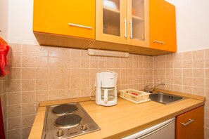 Private kitchen - Apartments Marie (Rab)