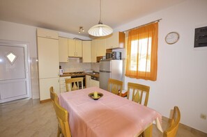 Apartment, Multiple Beds | Private kitchen | Oven, stovetop, cookware/dishes/utensils - Apartments Ana Poljica (Marina)