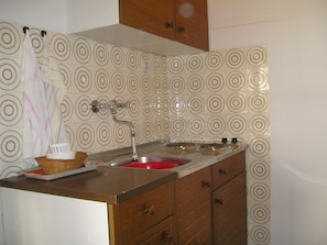 Apartamento, 1 cama de casal | Cozinha privada | Cooktop, talheres/pratos/utensílios de cozinha