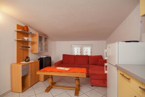 Apartment, 1 Doppelbett und Schlafsofa | Wohnzimmer | Fernseher