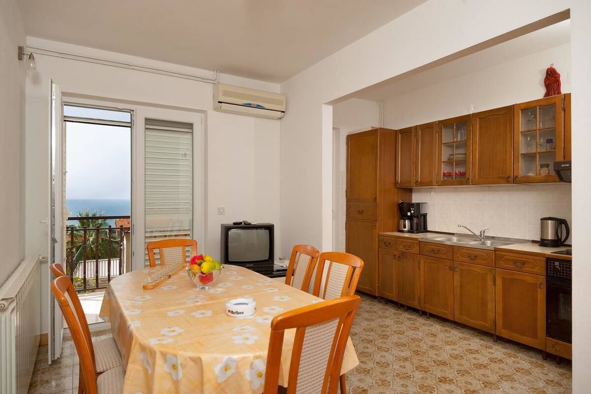 Apartamento, várias camas | Cozinha privada | Cooktop, talheres/pratos/utensílios de cozinha