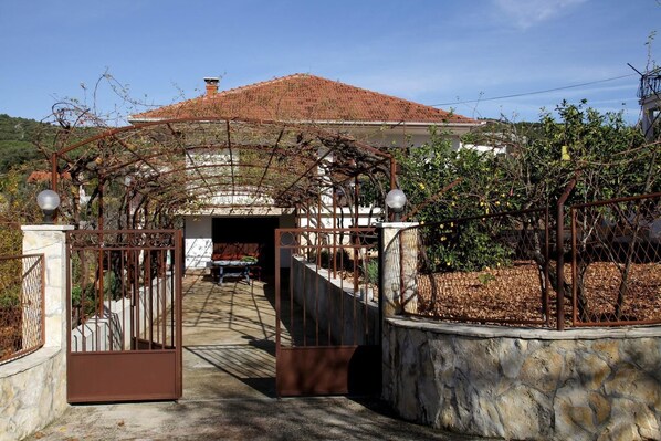 Apartment, 2 Double Beds | Front of property