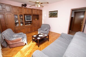 Apartment, 2 Double Beds | Private kitchen | Stovetop, cookware/dishes/utensils