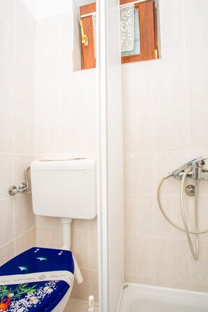 Appartement, 2 lits doubles | Salle de bain