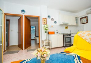 Apartment, 2 Doppelbetten | Eigene Küche | Herdplatte, Kochgeschirr/Geschirr/Besteck