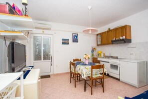 Apartment, 2 Doppelbetten | Eigene Küche | Herdplatte, Kochgeschirr/Geschirr/Besteck