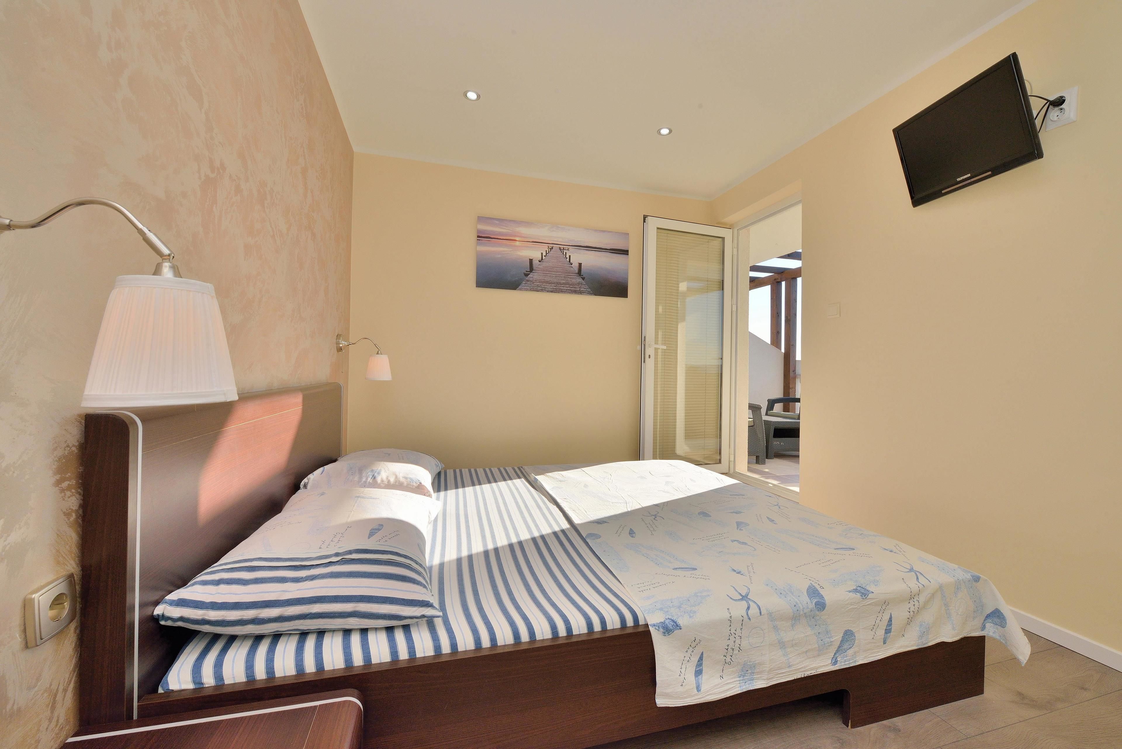 Apartment, 1 Double Bed | Free wired internet, bed sheets