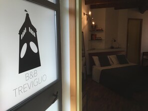 1 Schlafzimmer, Zimmersafe, individuell dekoriert