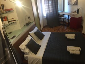 Classic Double Room, 1 Queen Bed, City View | 1 bedroom, in-room safe, individually decorated, individually furnished - B&B Treviglio (Treviglio)