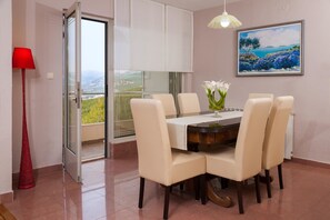 Apartment, Multiple Beds | Private kitchen | Microwave, oven, stovetop, dishwasher - Apartment Jere / Four Bedrooms Apartment (Podstrana)