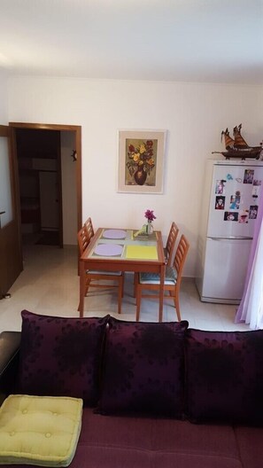 Apartment, Multiple Beds | Living room