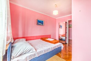 Apartment, Multiple Beds | Private kitchen | Stovetop, cookware/dishes/utensils