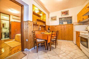 Apartment, 1 Double Bed | Private kitchen | Fridge, oven, stovetop, coffee/tea maker - Studio Marija Pula (Pula)