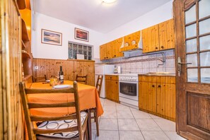 Apartment, 1 Double Bed | Private kitchen
