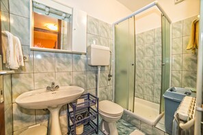 Apartment, 1 Double Bed | Bathroom | Shower