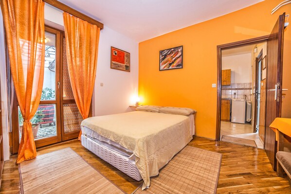 Apartment, 1 Double Bed | Private kitchen