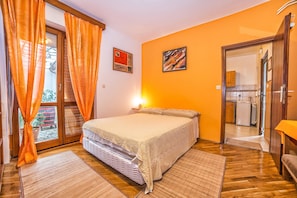 Apartment, 1 Double Bed | Private kitchen