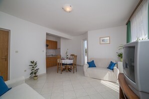 TV - Apartments Klarić Sabunike (Privlaka)
